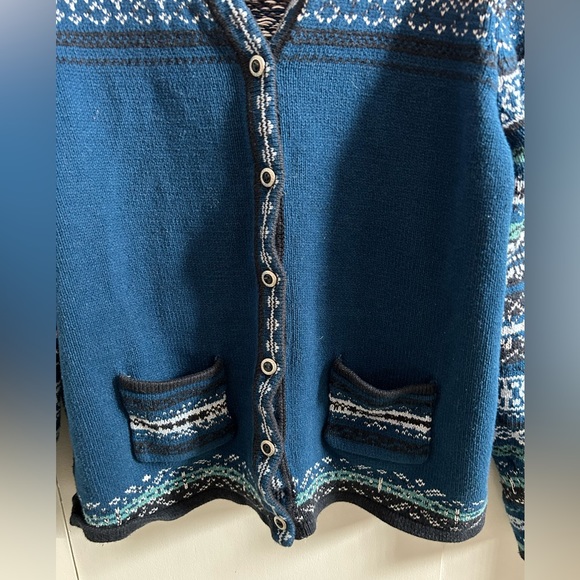 Northern Reflections vintage sweater vest. - Picture 3 of 4